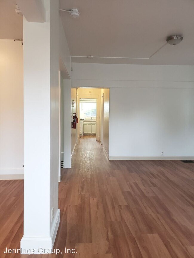 Building Photo - 471 E 13th Ave