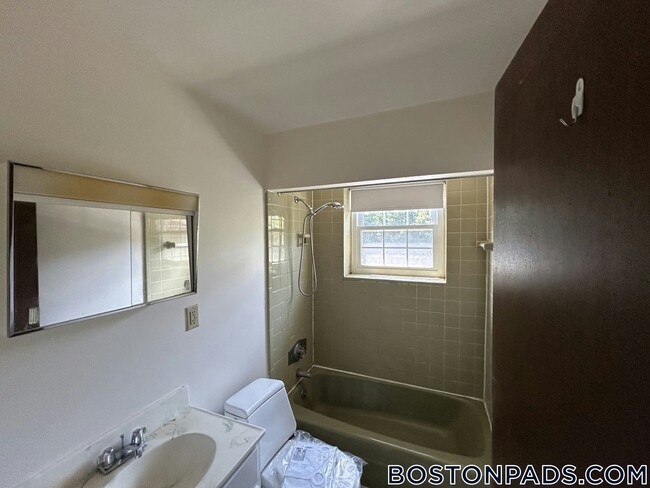 Building Photo - 8 Brattle Dr