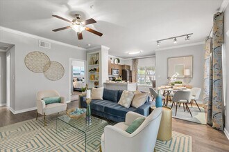 2BD, 2BA - 1185 SF - Living Room - 7900 at Park Central