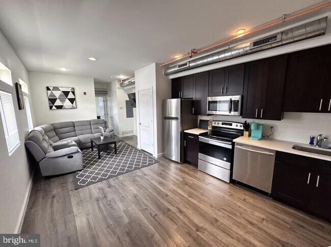 Foto del edificio - 117 W Girard Ave