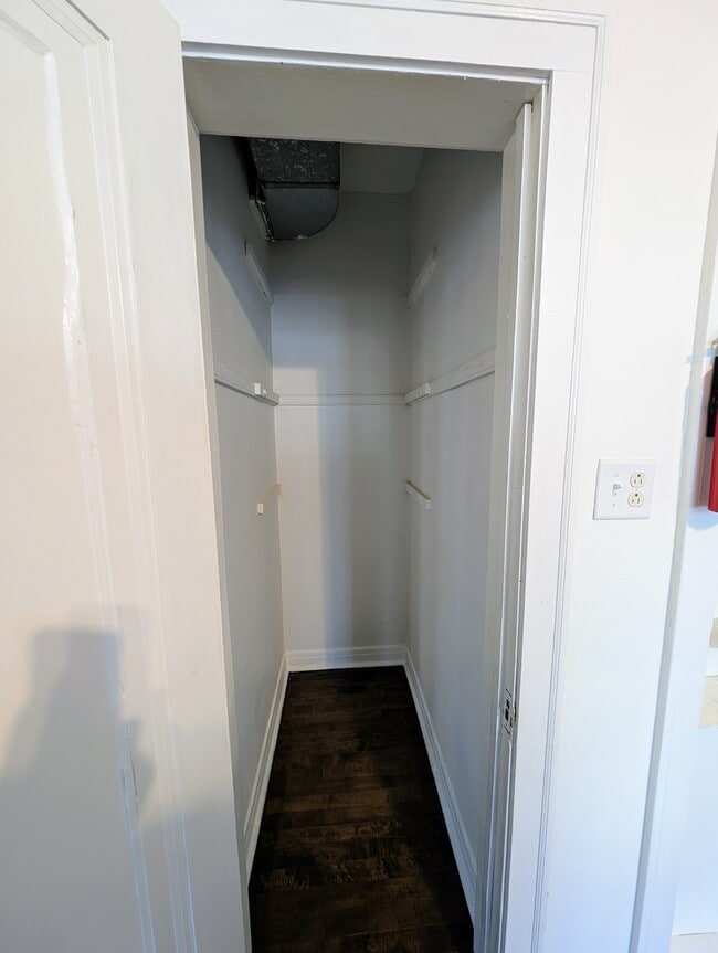 Building Photo - 3510 W Dickens Ave