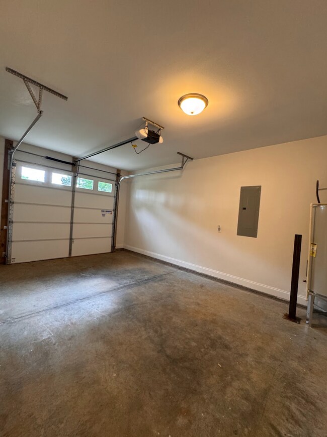 Foto del edificio - 4 BEDROOMS. 3 BATHS. TRAVELERS REST.