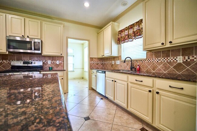 Building Photo - 14811 Wintercove Ct