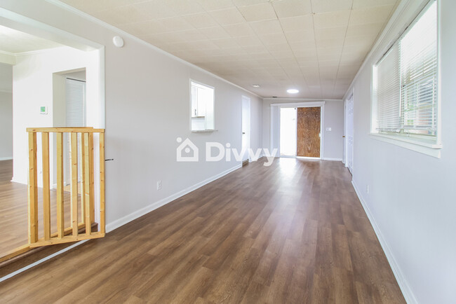 Foto del edificio - 7543 Rolling Hills Dr