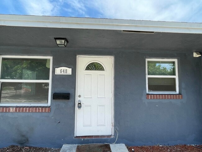 Building Photo - 650 S Pine St