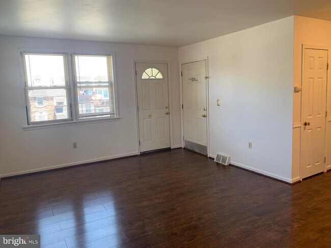 Building Photo - 338 Beverly Blvd