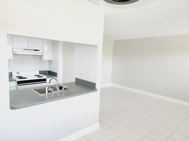 Foto del edificio - 1001 77th Ave N