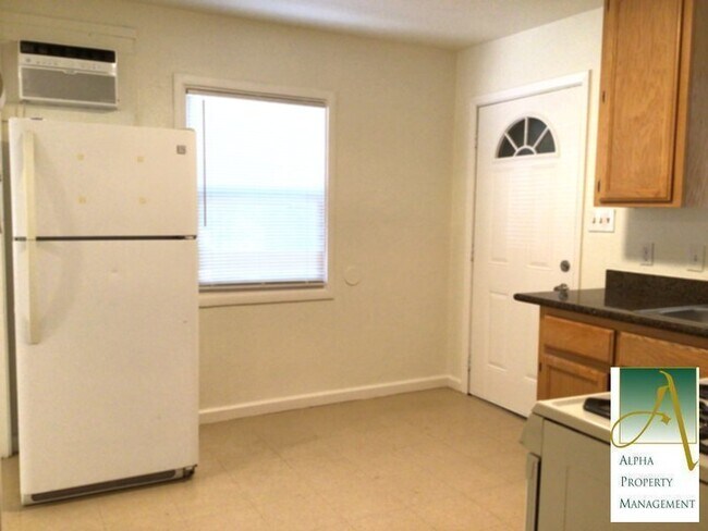 Building Photo - Will take pets