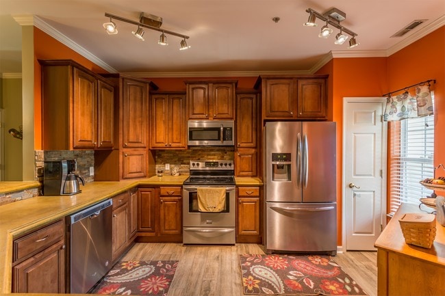 Building Photo - 8910 Executive Club Dr