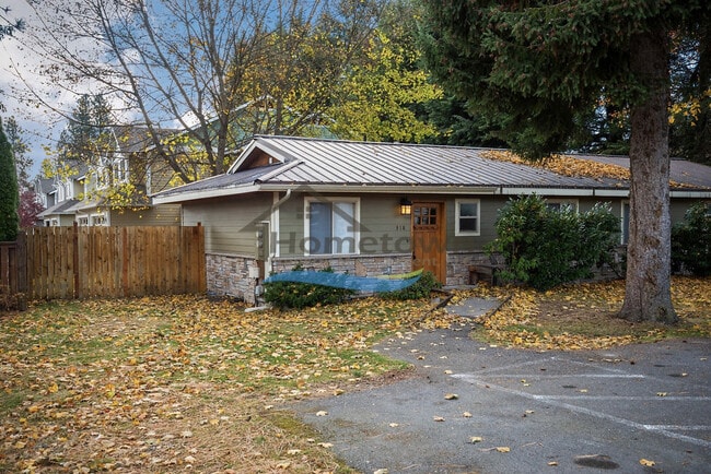 Building Photo - Beautiful 2 bedroom 1 bath Duplex in Hayden!