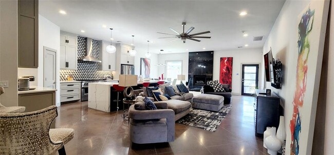 Building Photo - 16745 Little Leaf Ln