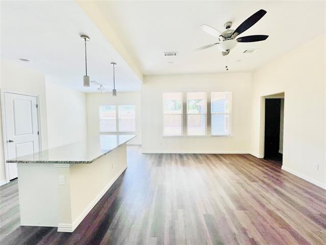 Building Photo - 2101 Bluebonnet Ave