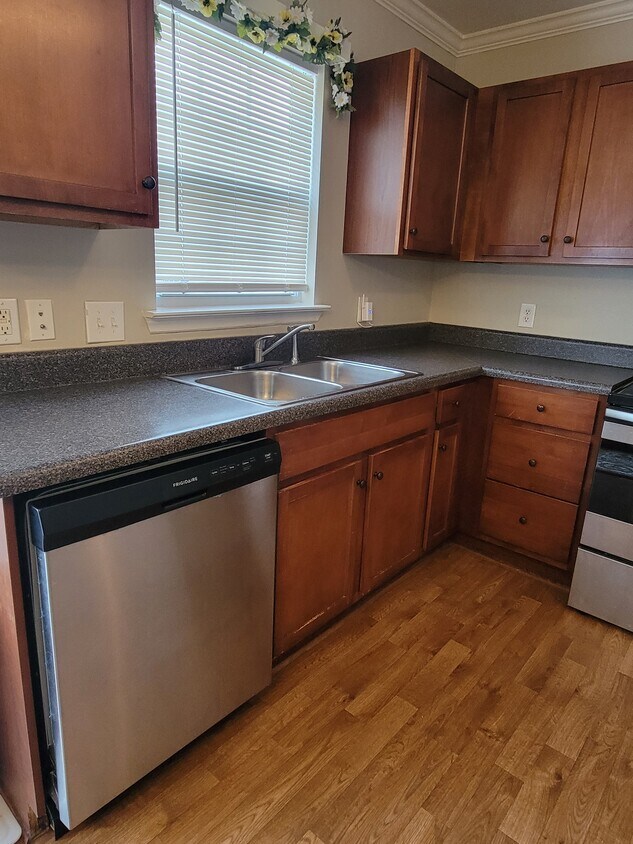 1500 Manning Forest Dr, Greenville, NC 27834 Townhome Rentals in