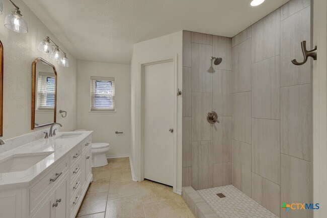 Building Photo - 1260 Flaming Oak Dr