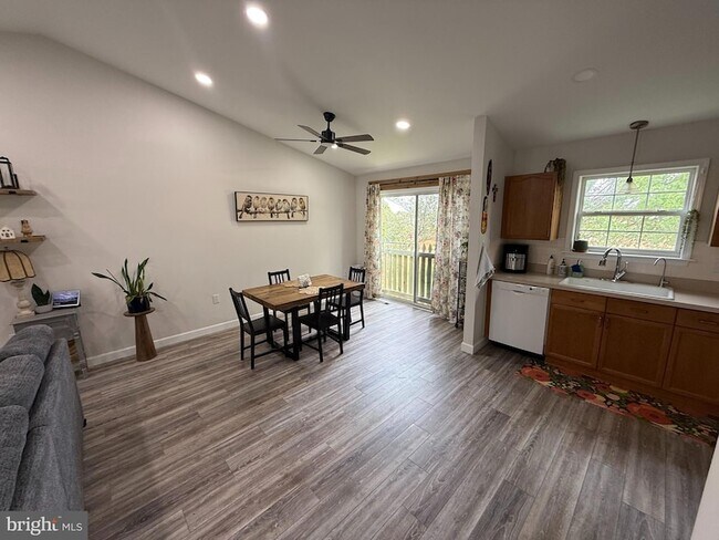 Foto del edificio - 305 Crosswinds Dr