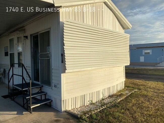 Building Photo - 1740 E US Business Hwy
