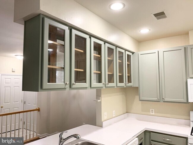 Foto del edificio - 100 Watkins Pond Blvd