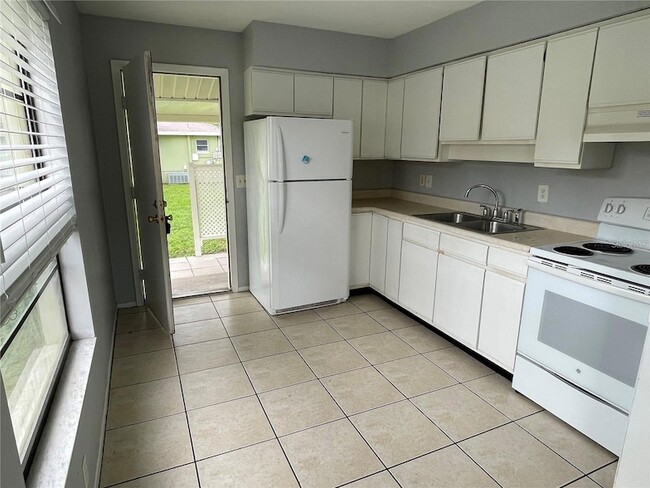 Photo - 157 2nd Ave SW House