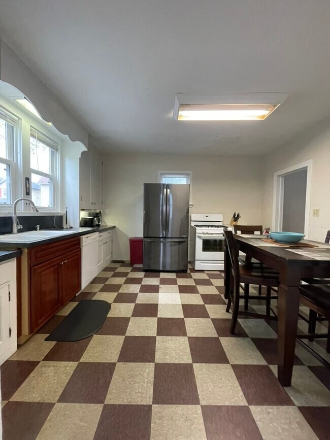 Foto del edificio - 1031 Memorial Ave