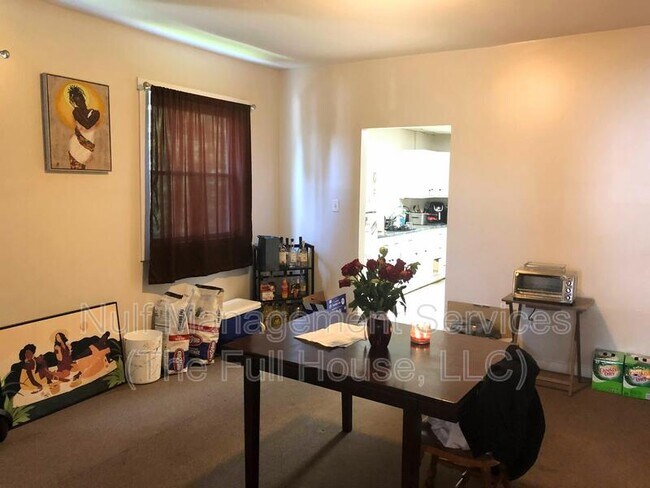 Foto del edificio - 1320 Stranmore St