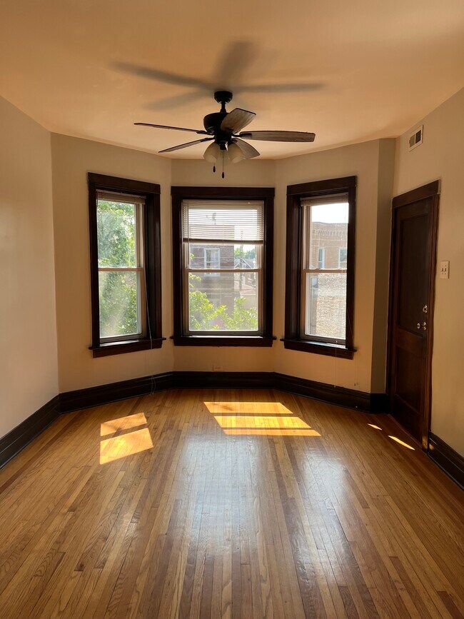 Foto del edificio - 1439 N Ridgeway Ave