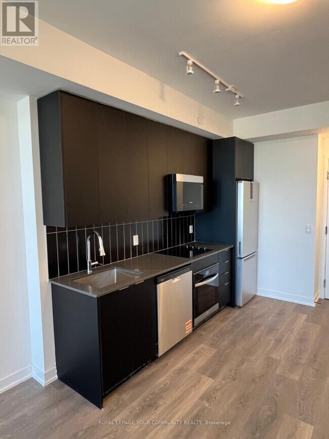 Building Photo - 498-1498 Caldari Rd
