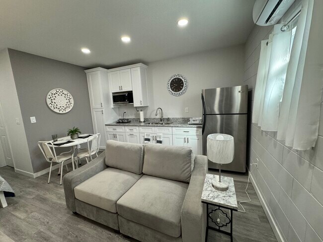 Foto del edificio - 8156 Imber St
