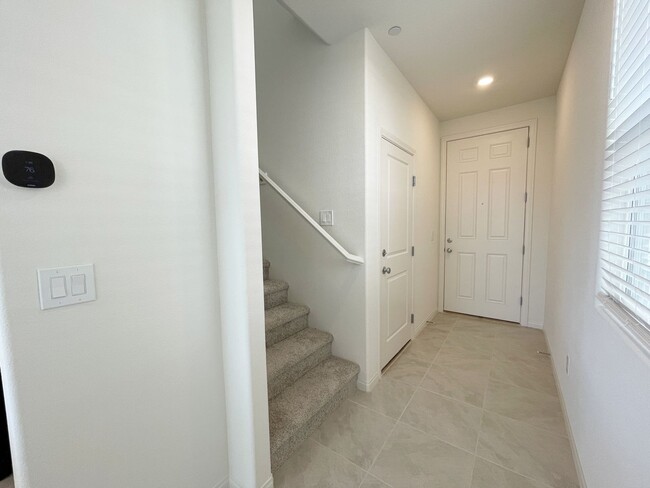 Foto del edificio - BRAND NEW 3 BED 2.5 BATH TWO-STORY HOME LO...