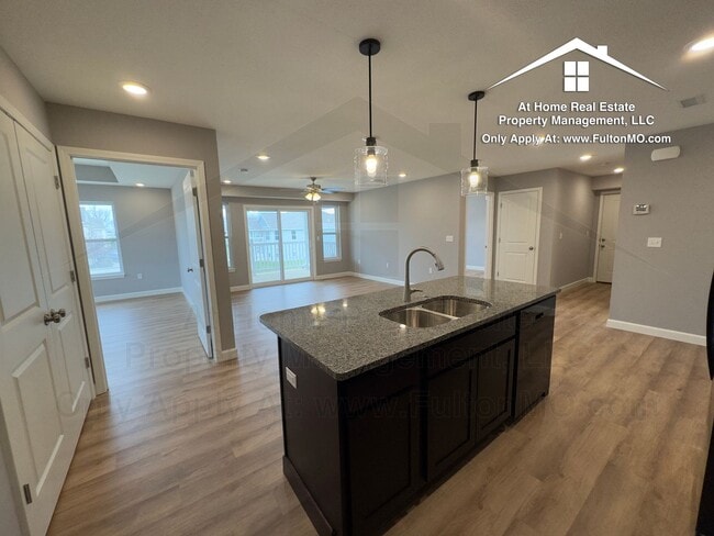 Building Photo - 2610 N Bluff St