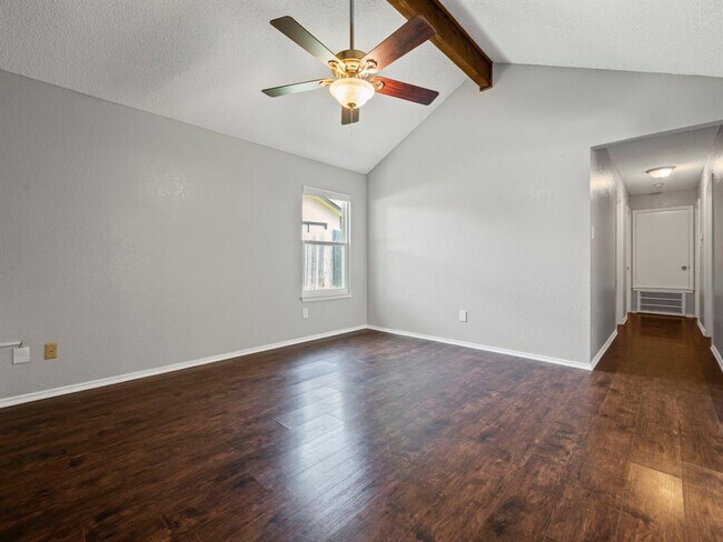 Building Photo - 1002 Cresswell Dr