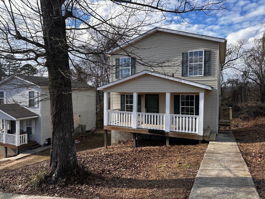 Primary Photo - 3 bedroom 2 bathroom for rent!