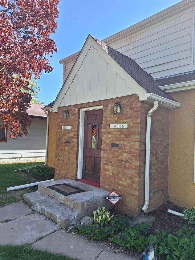 Primary Photo - 3027 Buchanan St NE