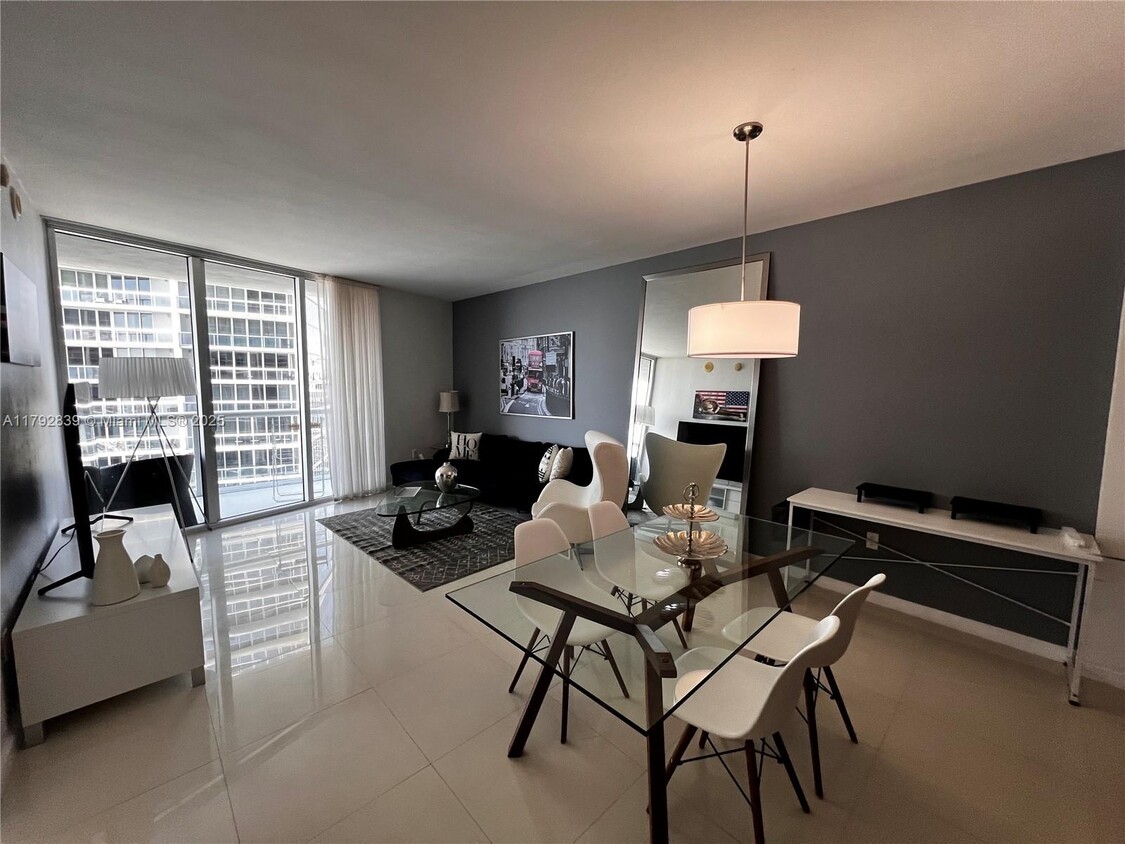 Primary Photo - 475 Brickell Ave