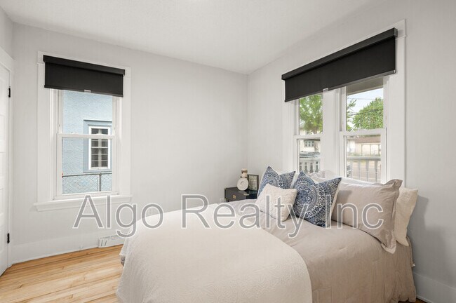 Foto del edificio - 3609 E 42nd St
