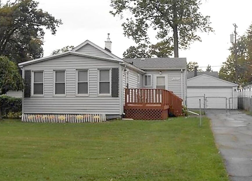 Primary Photo - 23815 Davey Avenue