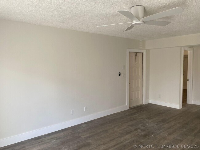 Foto del edificio - 11266 SW 12th St