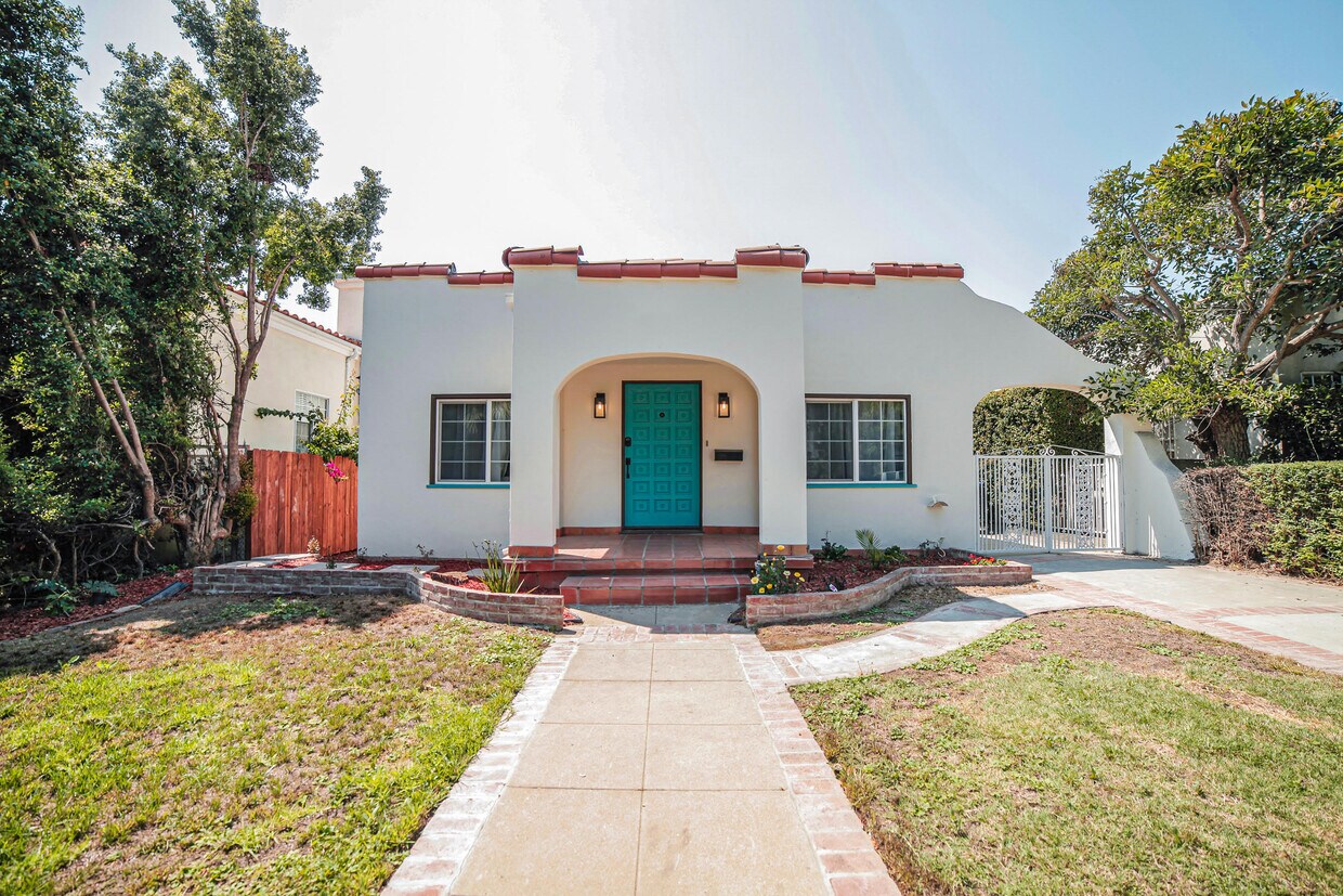 Primary Photo - 1551 Wellesley Ave