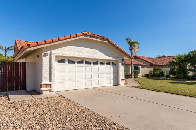 Building Photo - 9138 E Davenport Dr