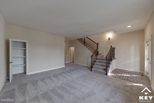 Building Photo - 2 br, 3.5 bath Townhome - 3308 Victor Pl