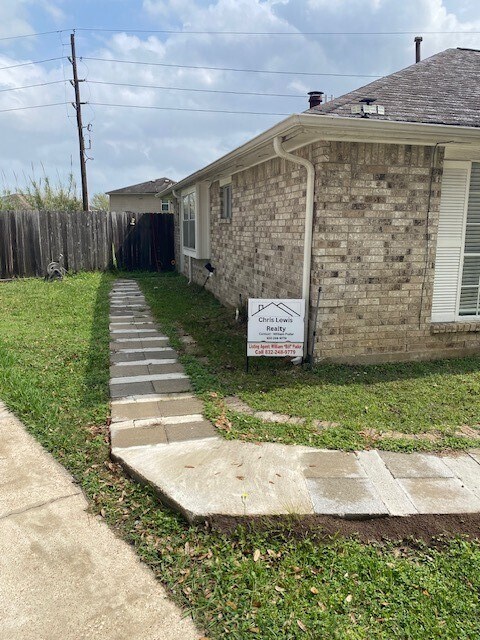 Foto del edificio - 8511 Opalwood Ct