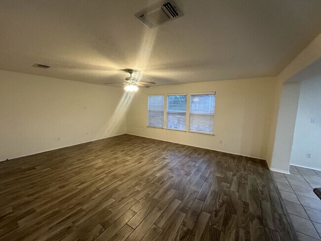 Foto del edificio - Beautiful 3 bedroom and 3 bathroom Home fo...