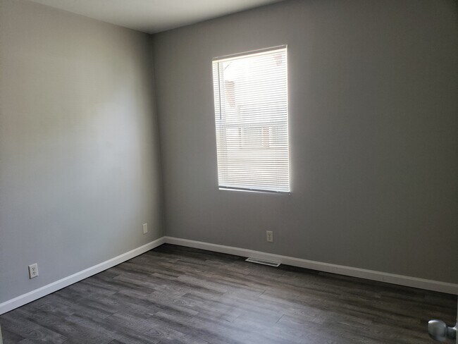 Building Photo - eld106