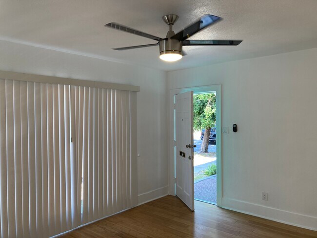 Foto del edificio - 706 N Gramercy Pl