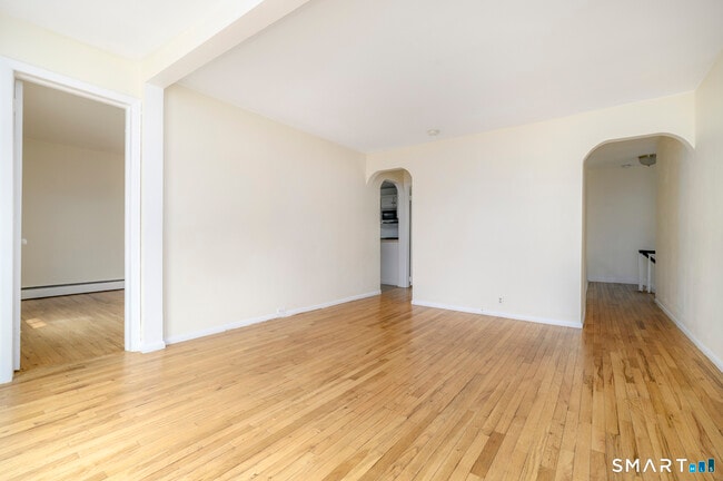 Building Photo - 18 Elm Tree Pl