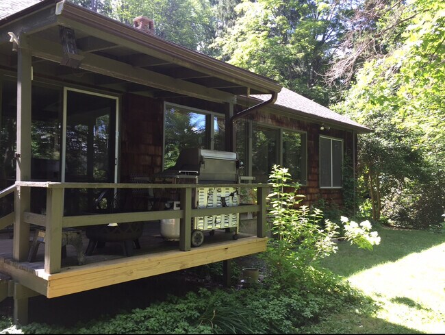 Foto del edificio - 8326A Back Creek Rd