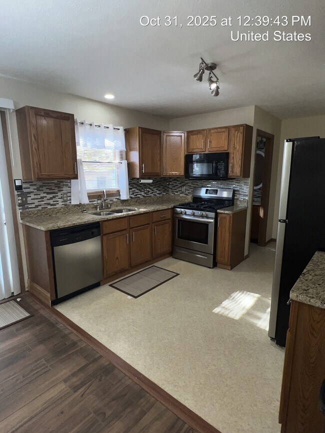 Building Photo - 5611 Madrid Dr