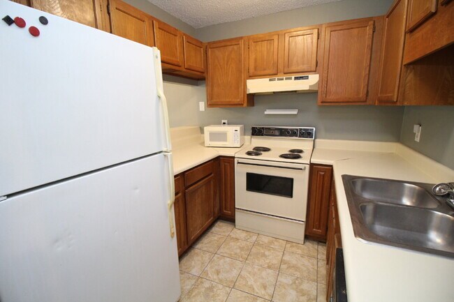 Building Photo - Northeast Pensacola 2BR Townhome with Private Patio, Partially Fenced Yard & Jack-and-Jill Bath