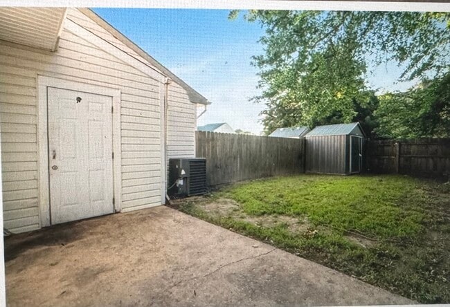 Foto del edificio - 703 Oak Hurst Ct