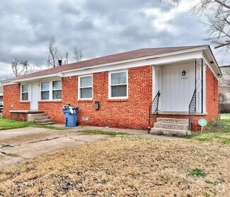 Building Photo - 900 E Rose Dr