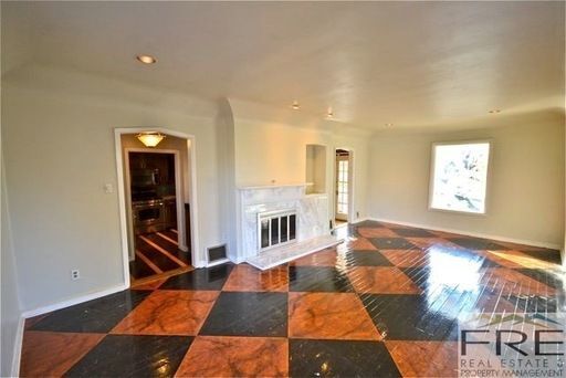 Building Photo - 1066 E 700 S